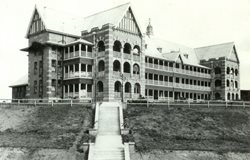 1911   – Mater Private Hospital 