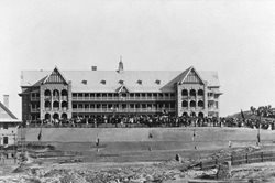 14 August 1910   – Mater Private Hospital opened at Mater Hill