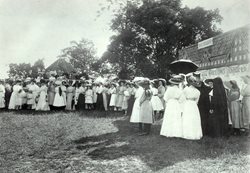1906   – Fundraiser fete for Mater
